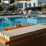 Blue Mare * Naousa (Paros)